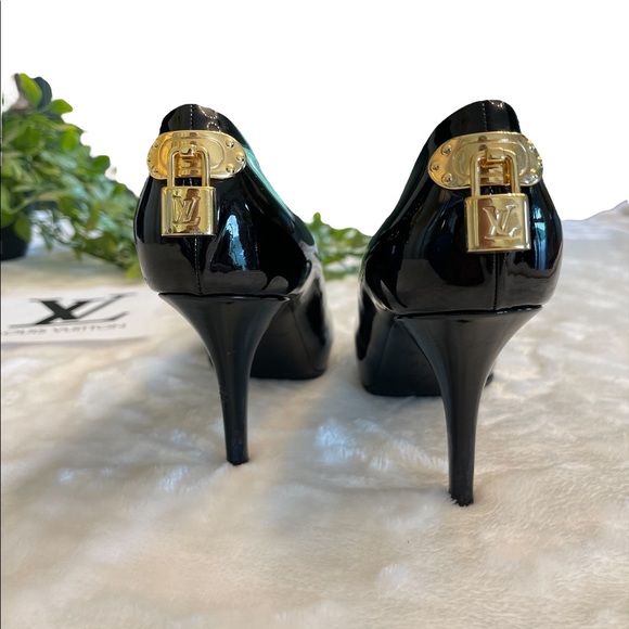 LOUIS VUITTON LV Black Patent Leather Oh Really Peep-toe Pumps Sandals - Picture 2 of 9